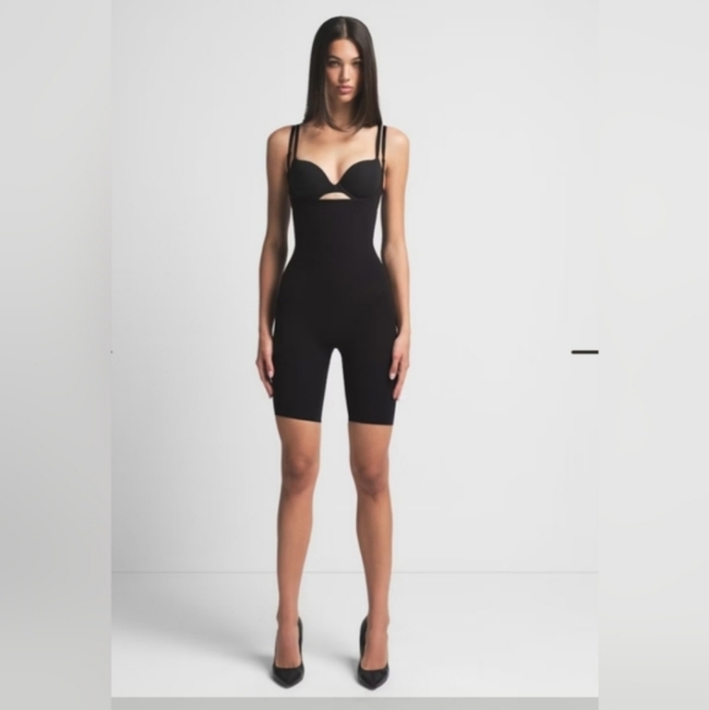 SKIMS Onyx Butt Lifting Bodysuit with Open Bust